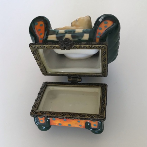 Porcelain Trinket Box with Watch - Picture 4 of 4